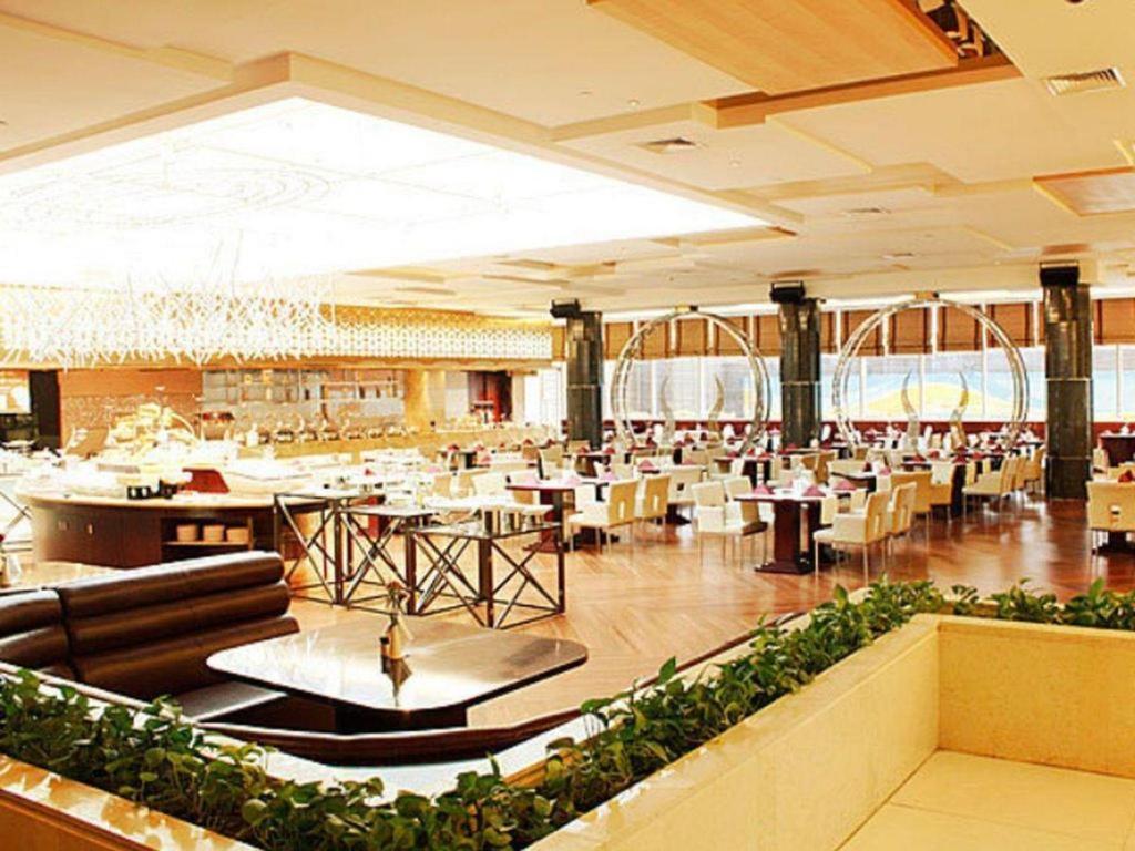 Golden Eagle Summit Hotel Downtown Nanjing  Exterior foto