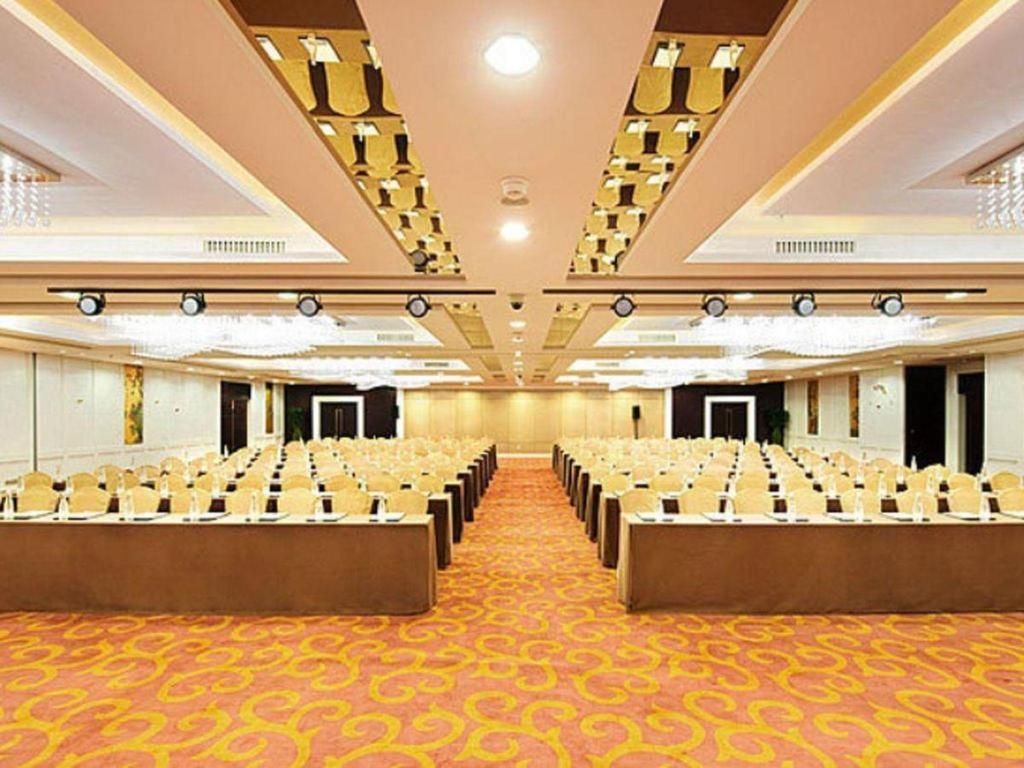 Golden Eagle Summit Hotel Downtown Nanjing  Exterior foto