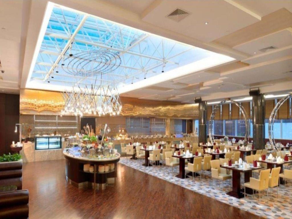 Golden Eagle Summit Hotel Downtown Nanjing  Exterior foto