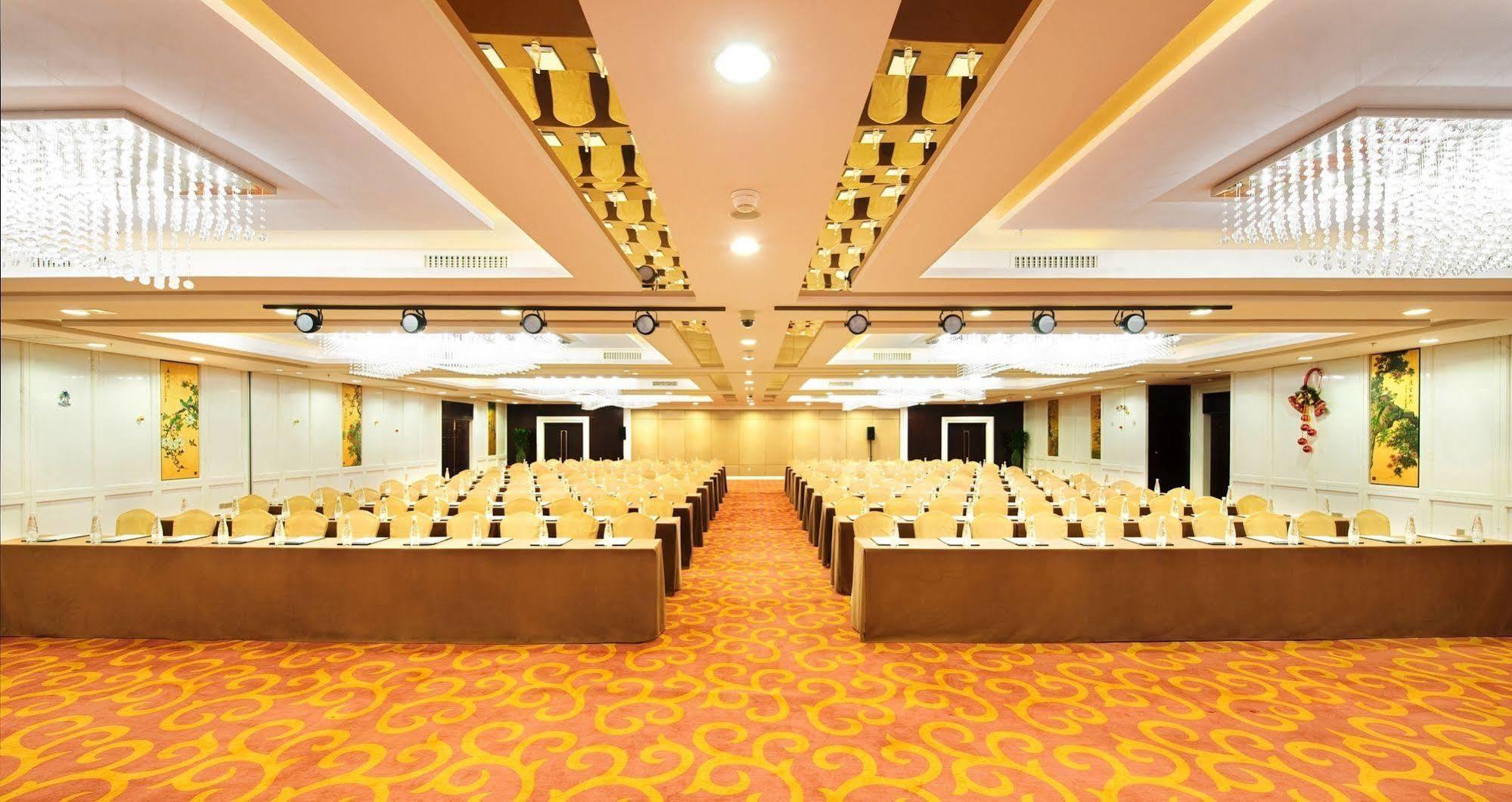 Golden Eagle Summit Hotel Downtown Nanjing  Exterior foto